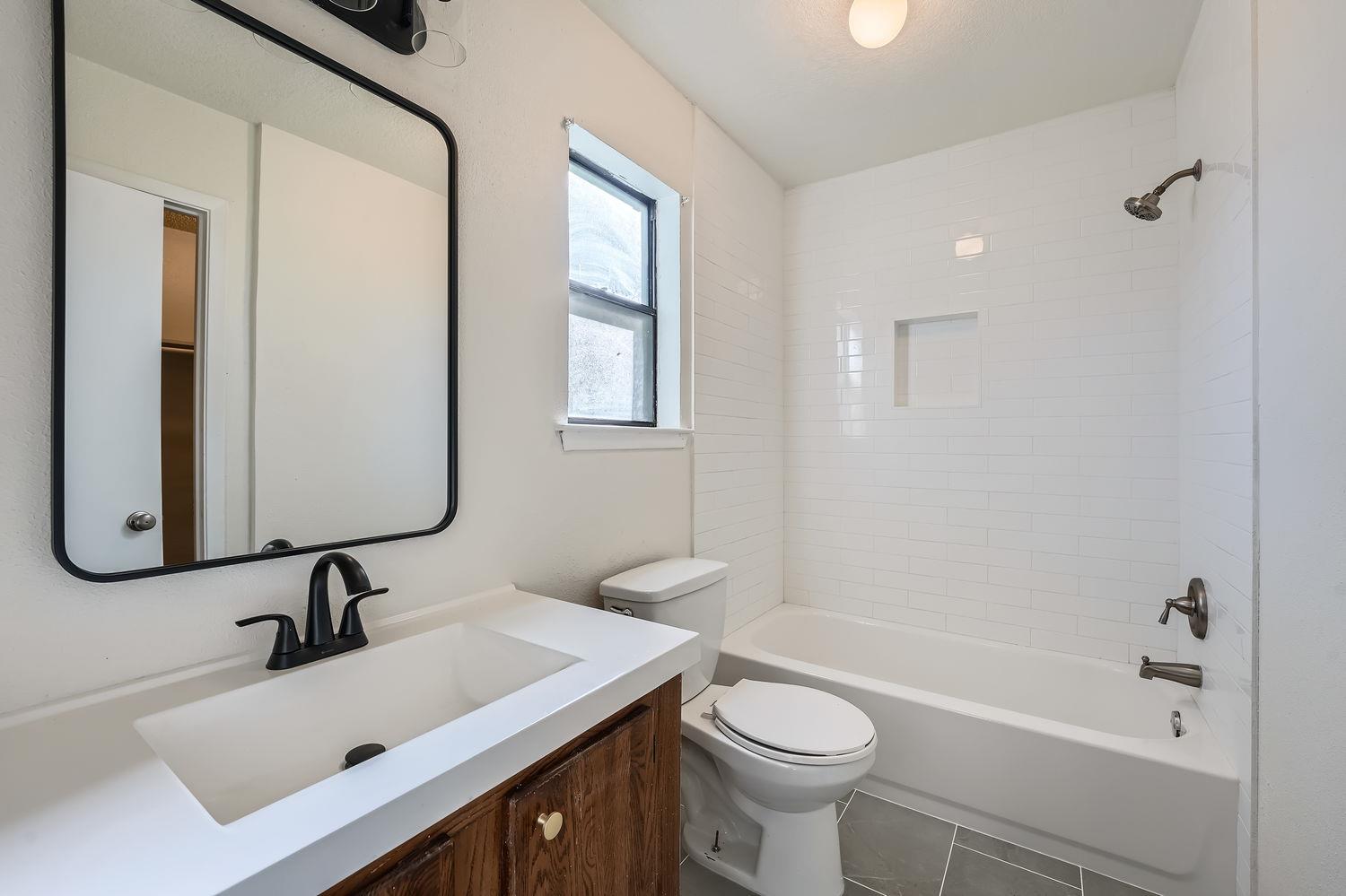 11605 Poplar CV