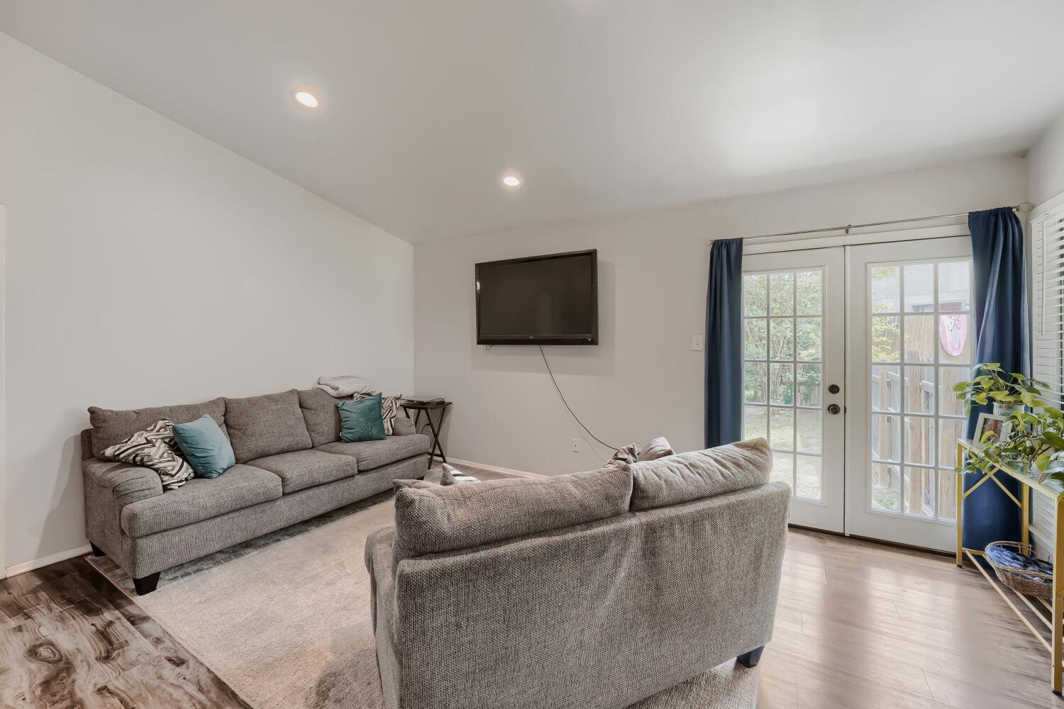 11605 Poplar CV