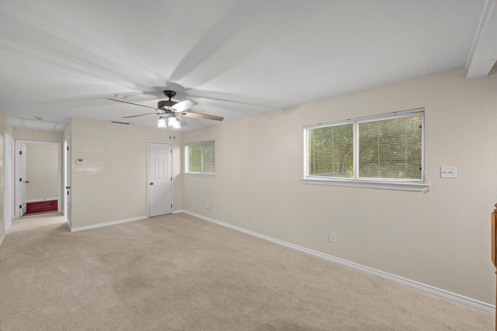 1904 Oakridge DR