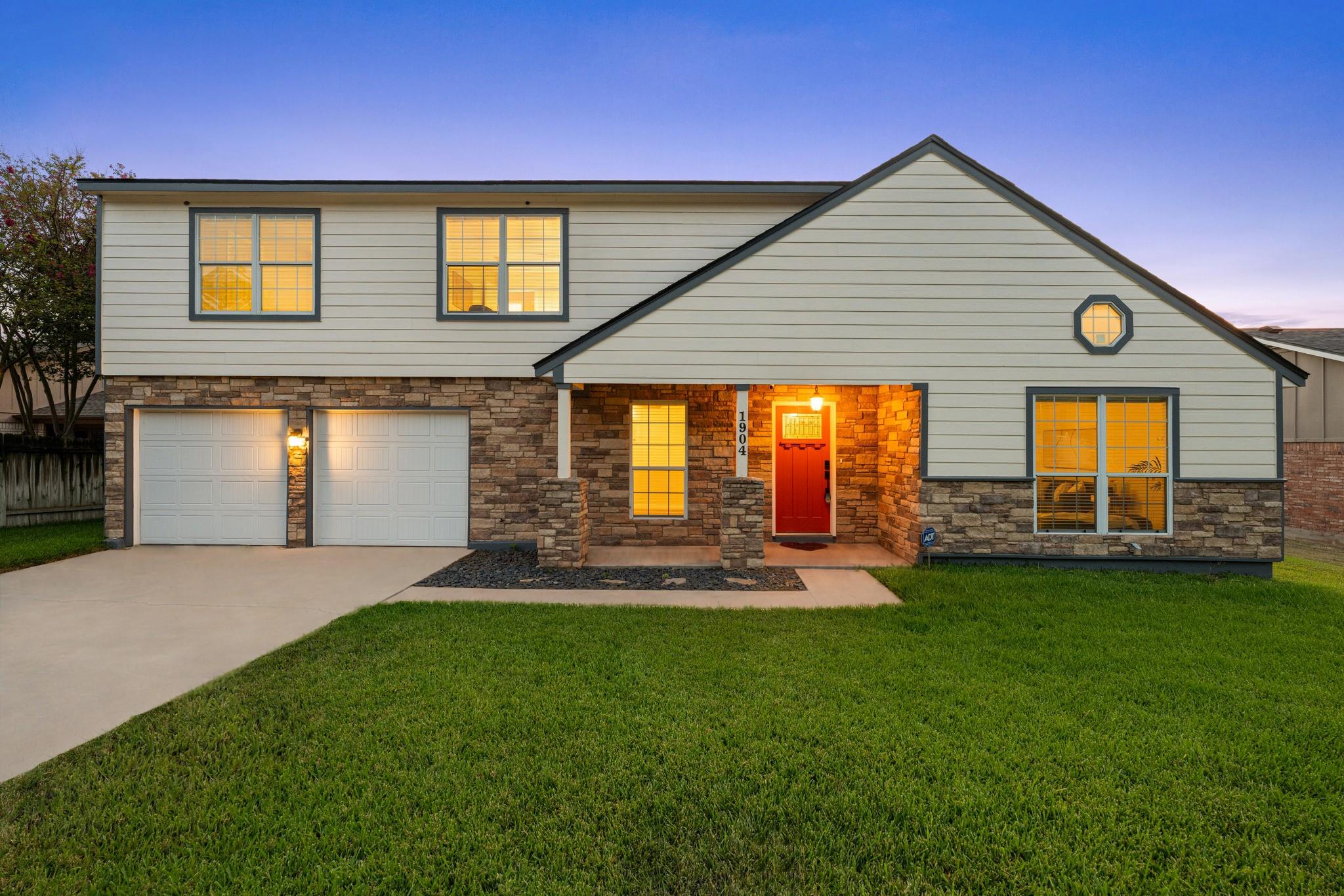1904 Oakridge DR