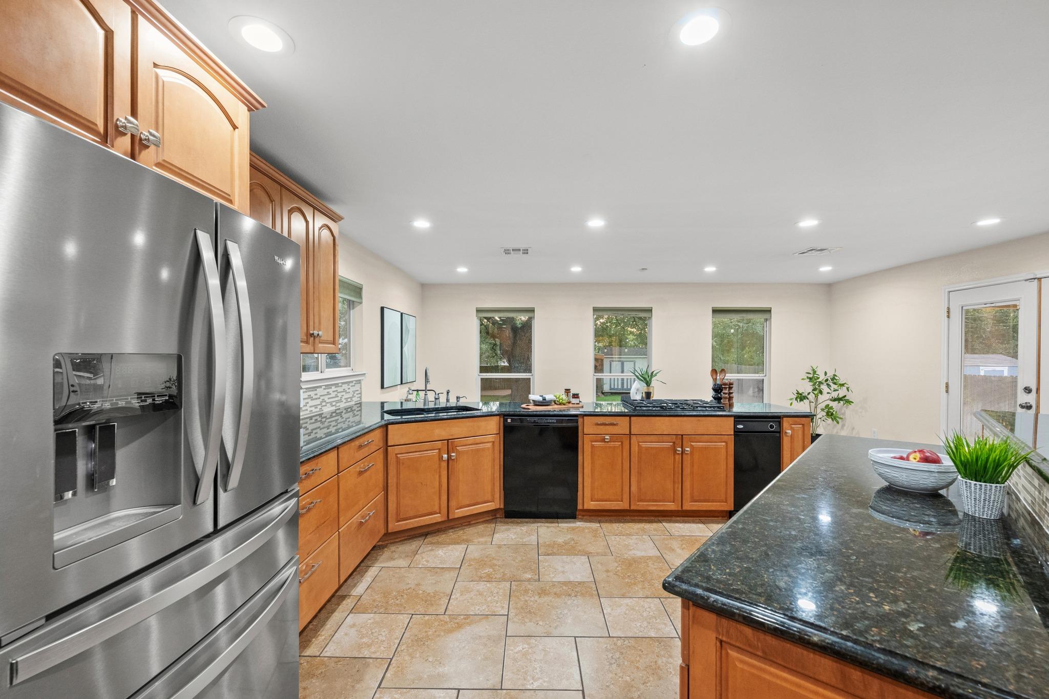 1904 Oakridge DR