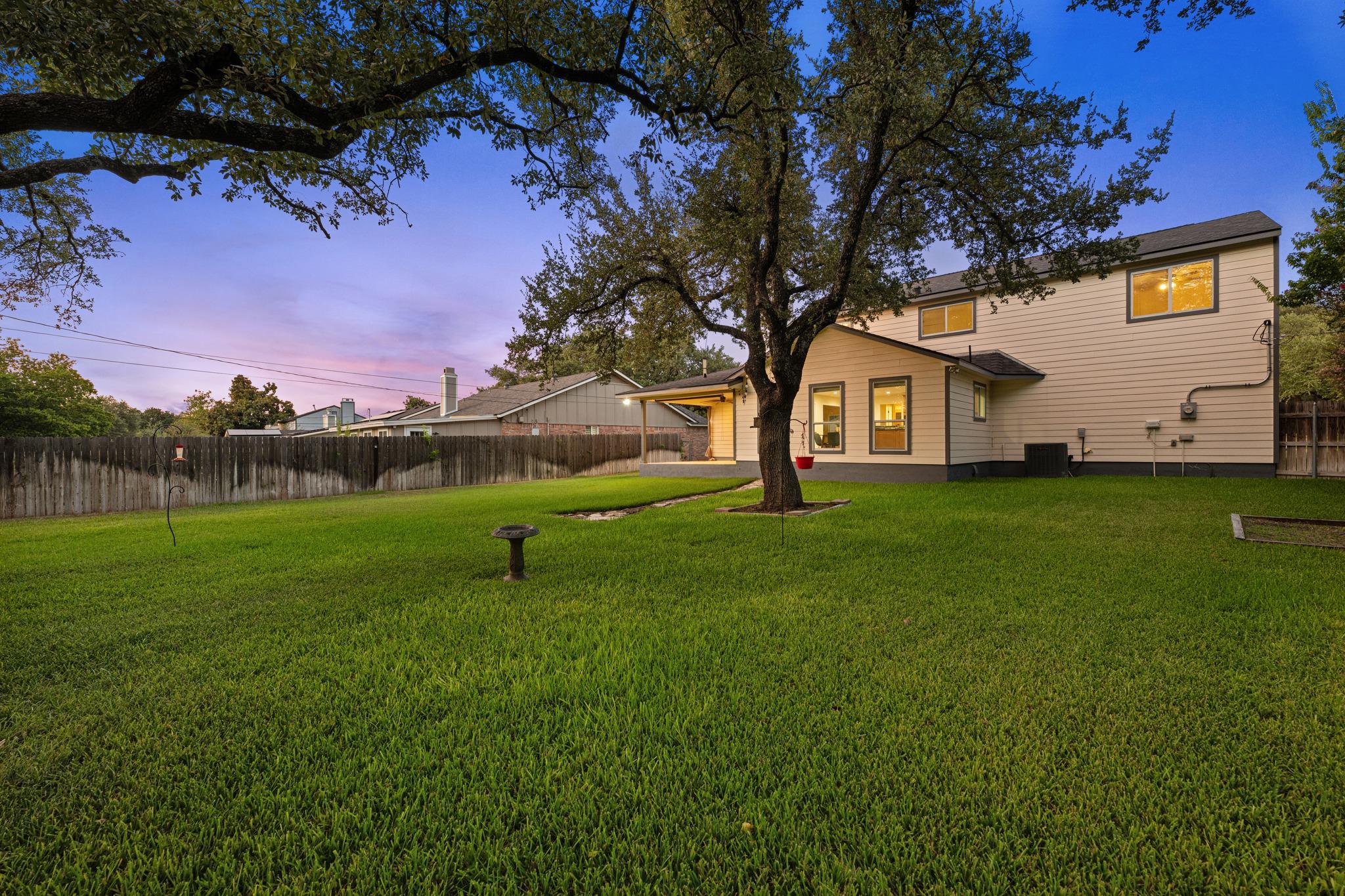 1904 Oakridge DR