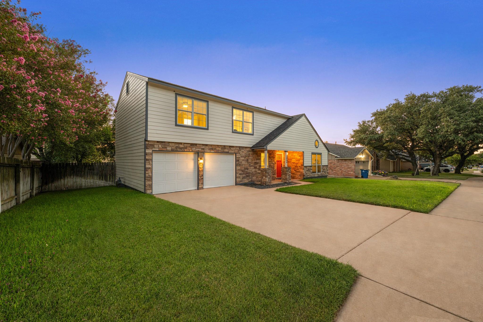 1904 Oakridge DR