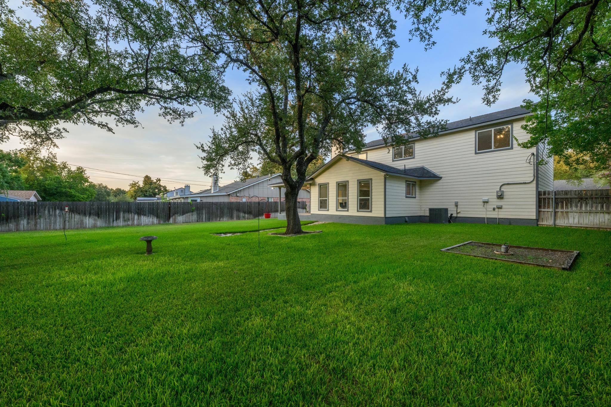 1904 Oakridge DR