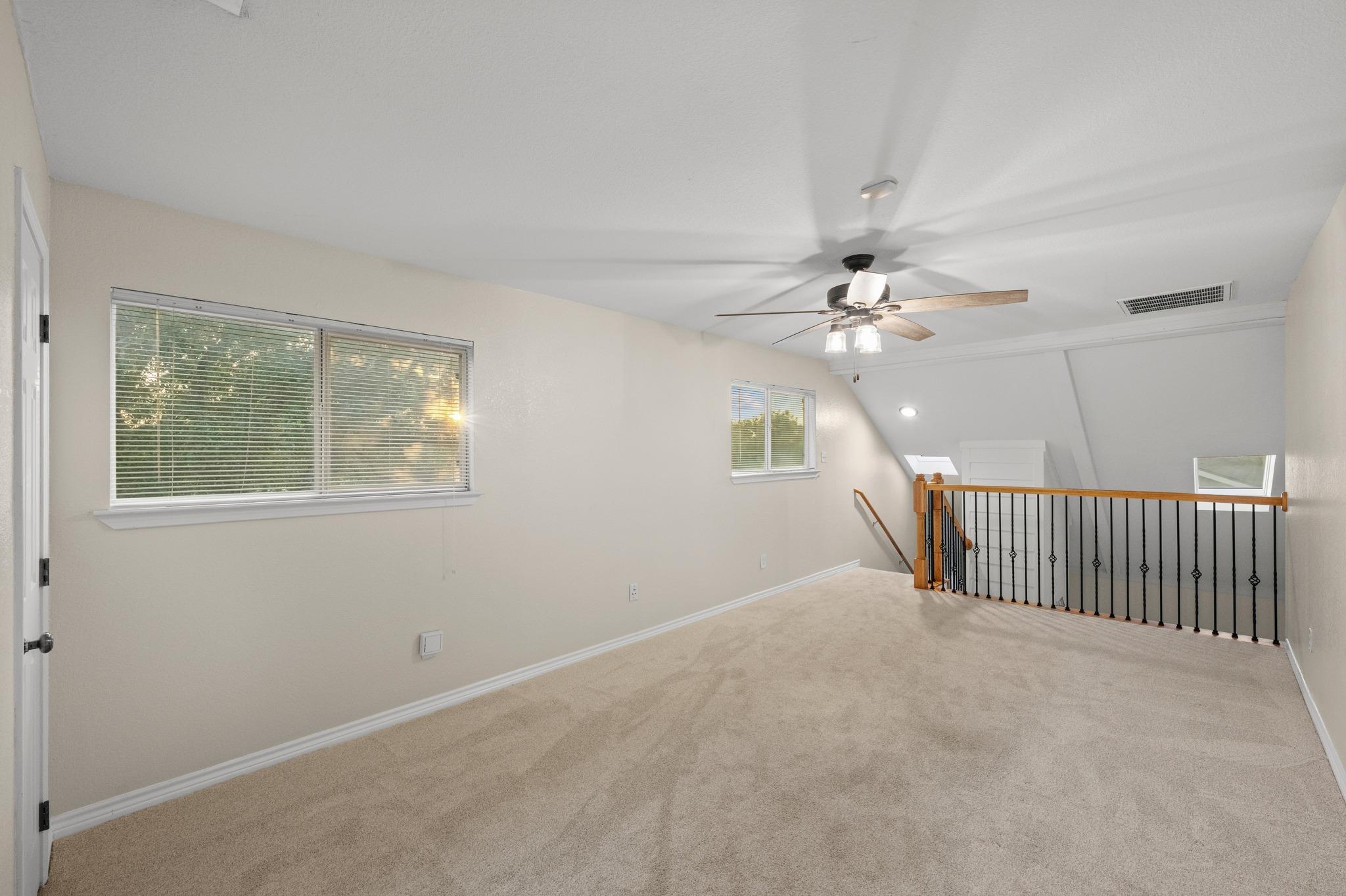1904 Oakridge DR