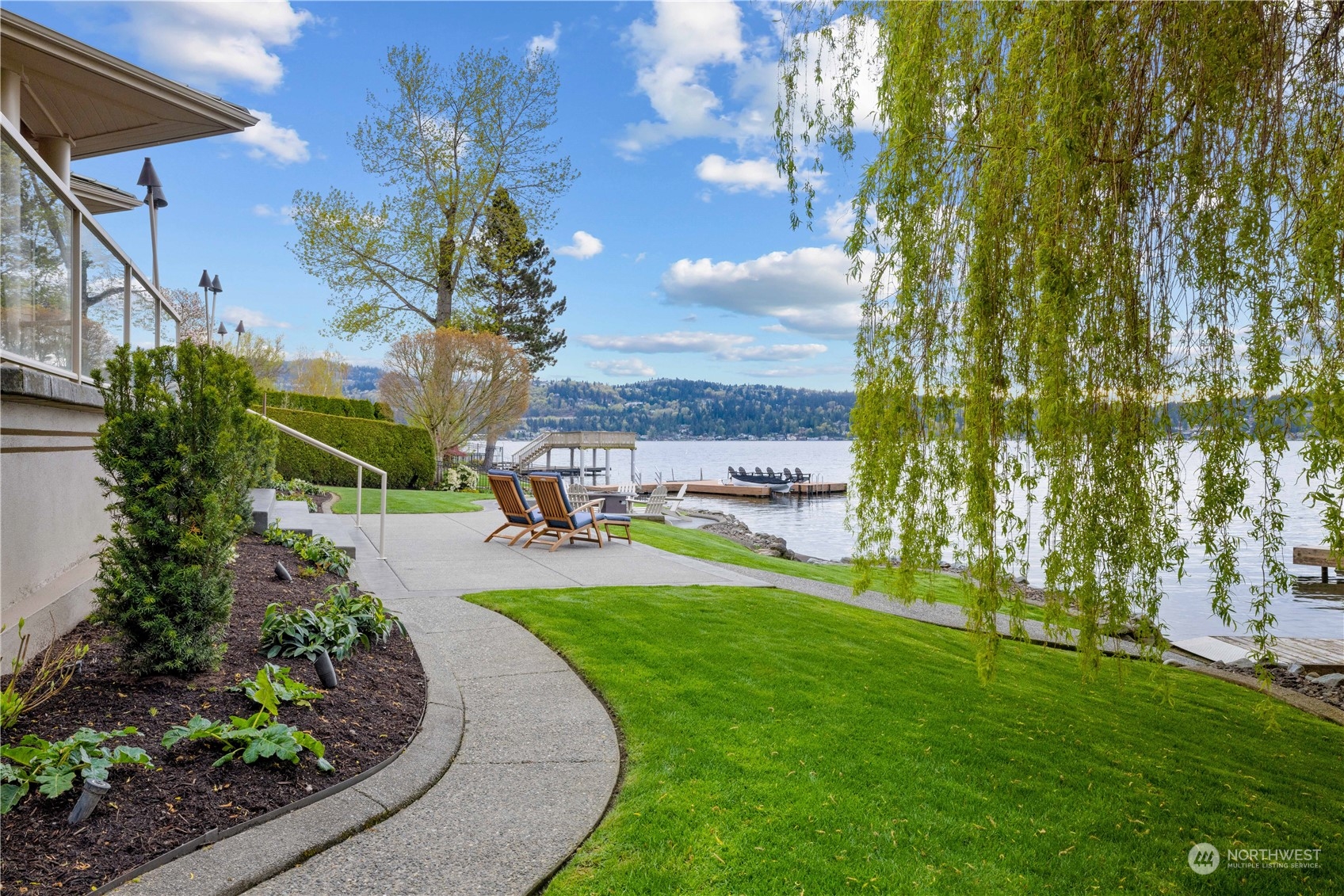 2417 E Lake Sammamish Place SE