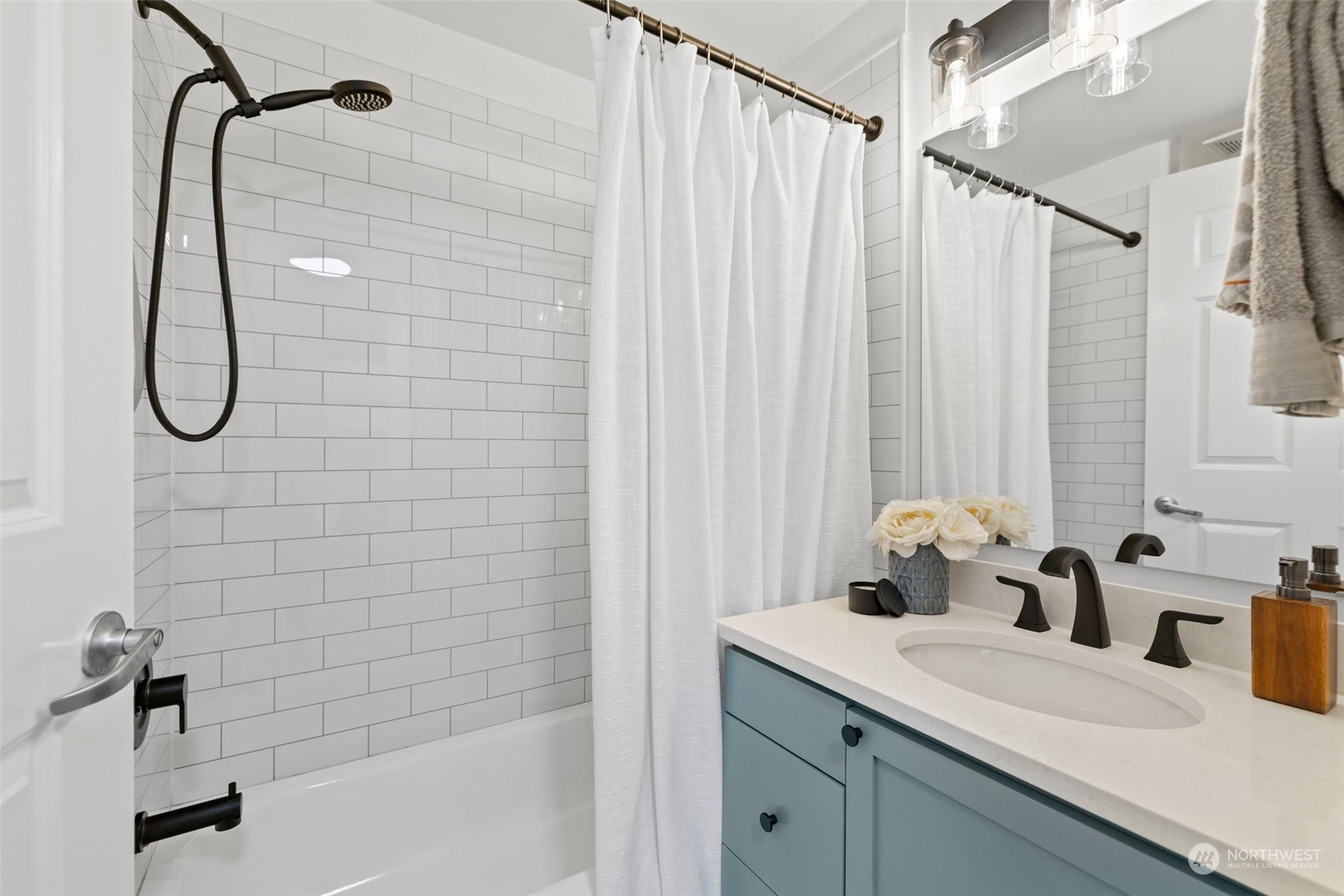 4722 12th Avenue NE Unit: 202