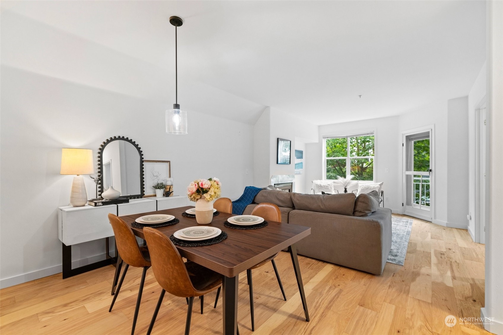 4722 12th Avenue NE Unit: 202