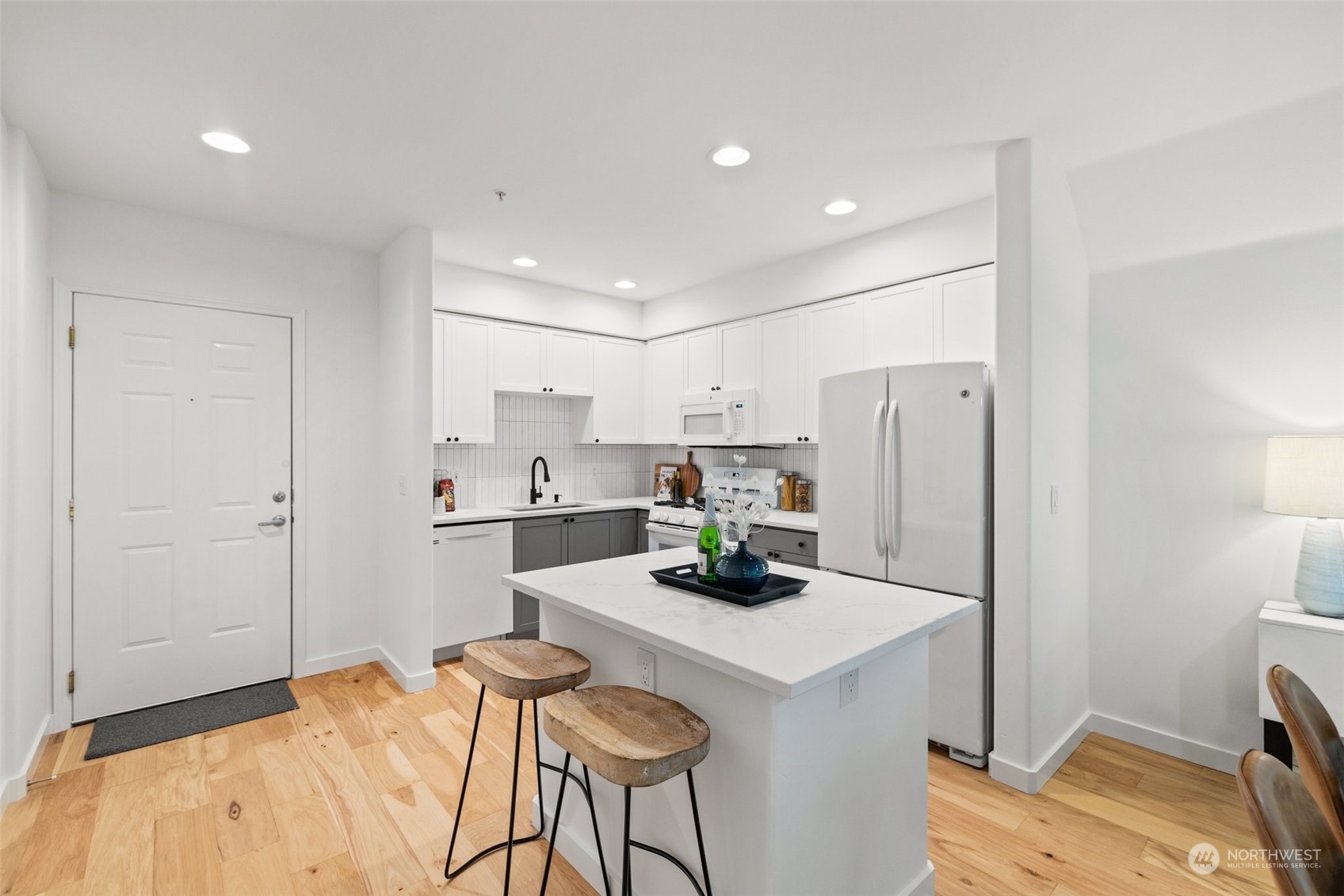 4722 12th Avenue NE Unit: 202