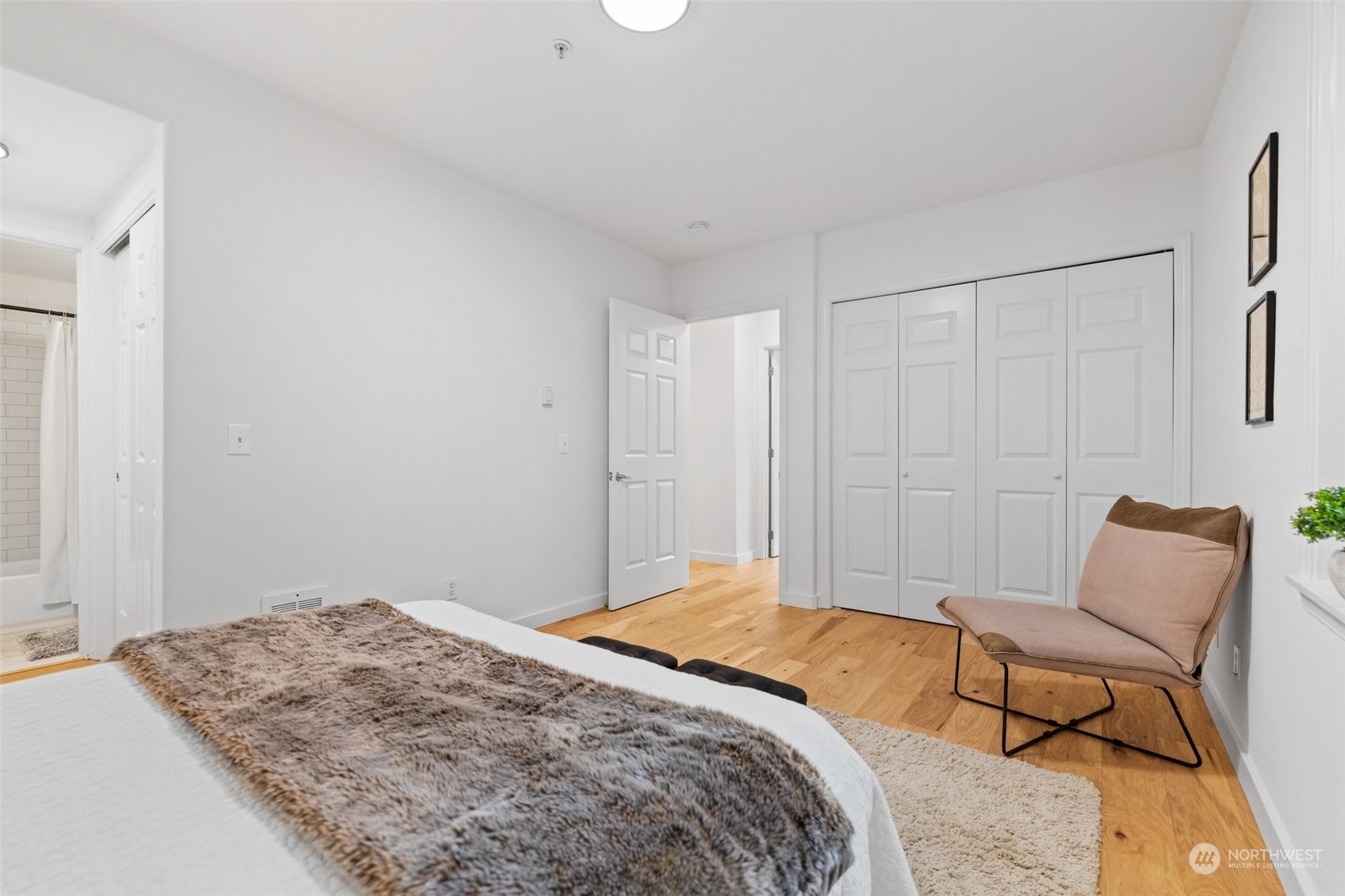 4722 12th Avenue NE Unit: 202