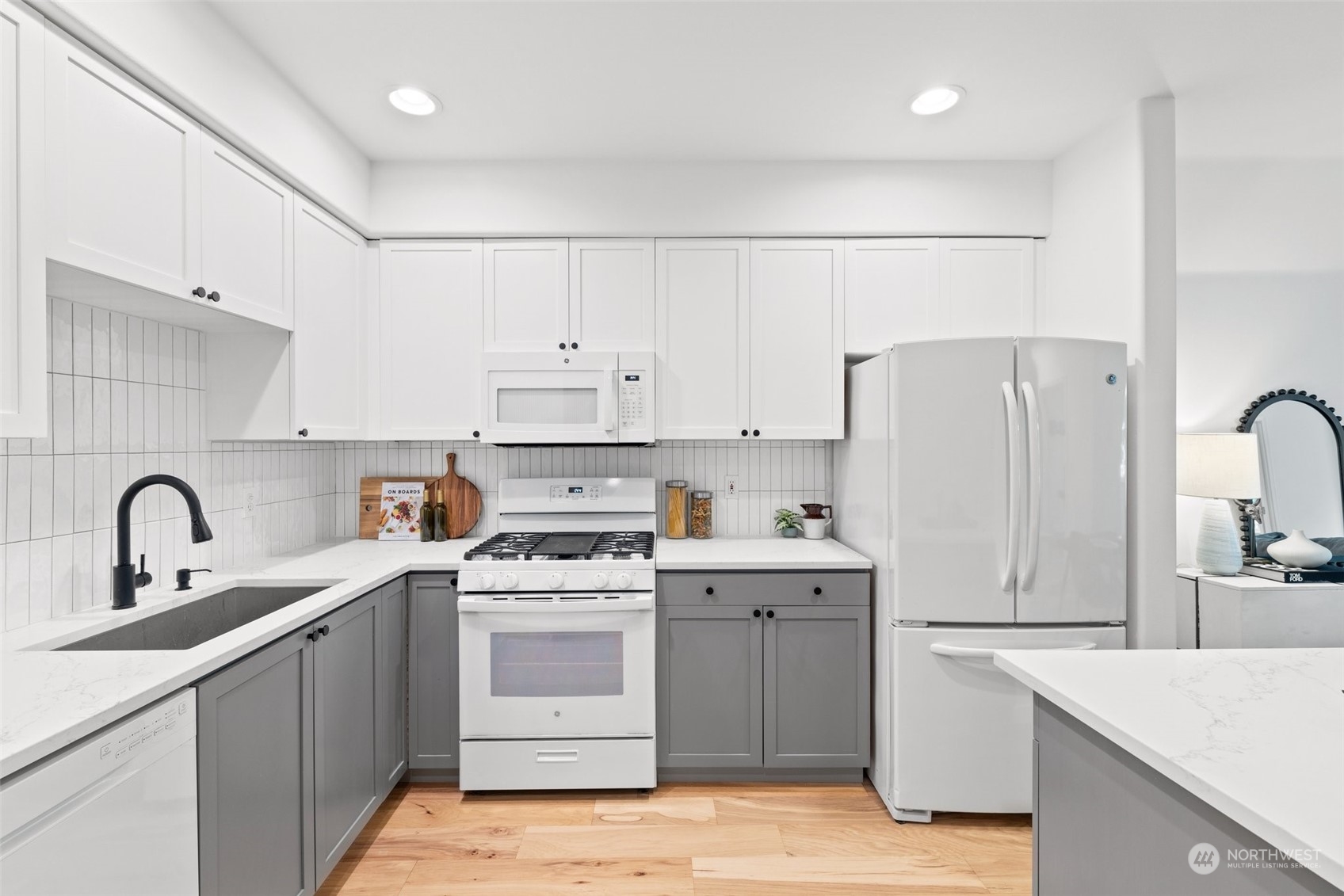4722 12th Avenue NE Unit: 202