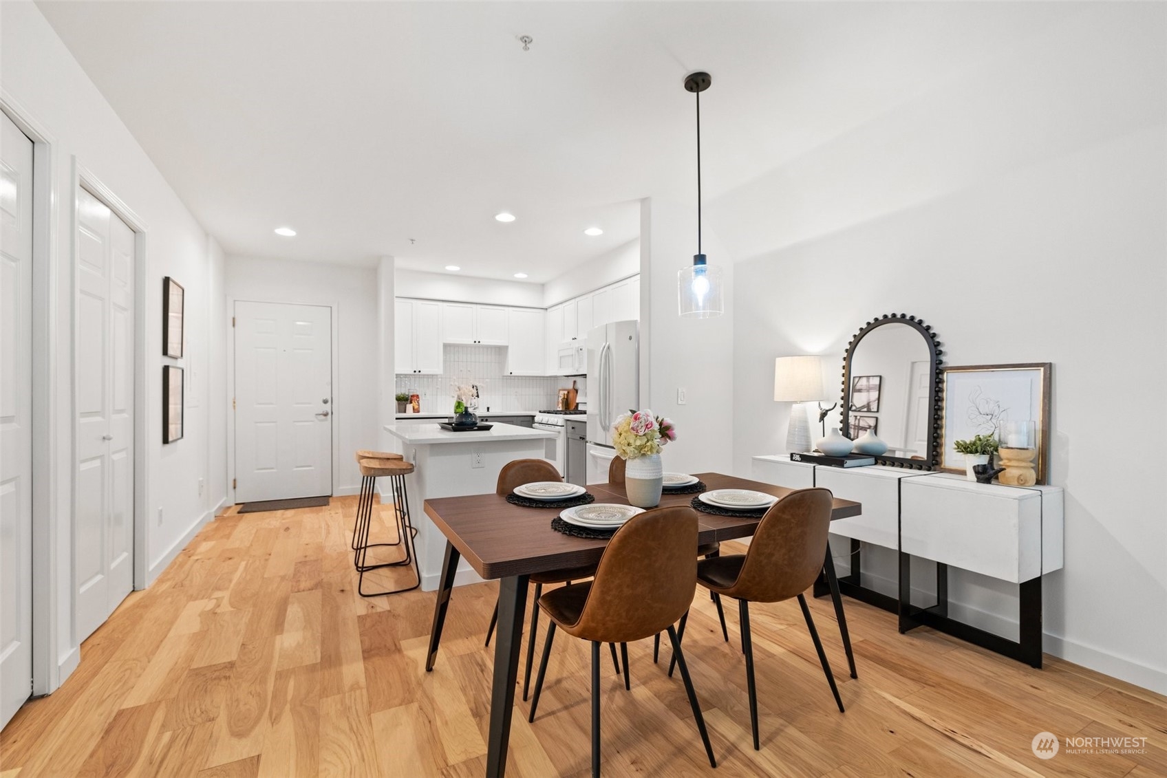 4722 12th Avenue NE Unit: 202