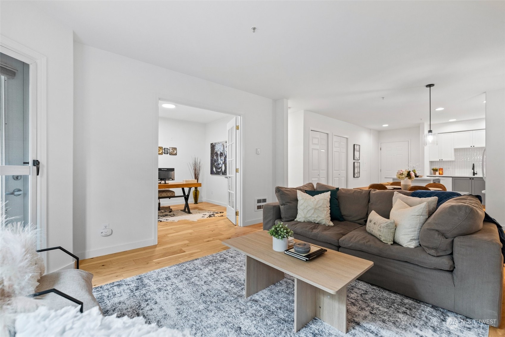 4722 12th Avenue NE Unit: 202