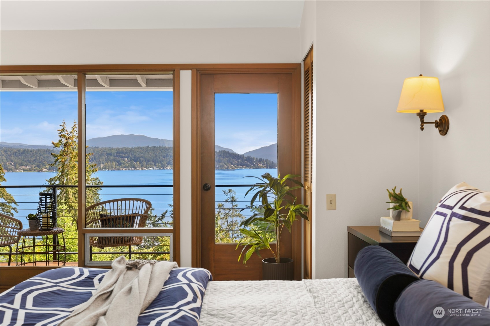 659 W Lake Sammamish Parkway NE