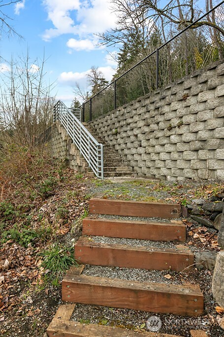 22 XX E Lake Sammamish Pkwy NE