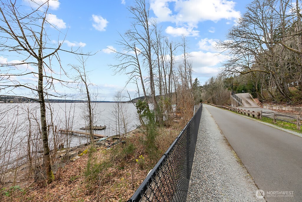 22 XX E Lake Sammamish Pkwy NE