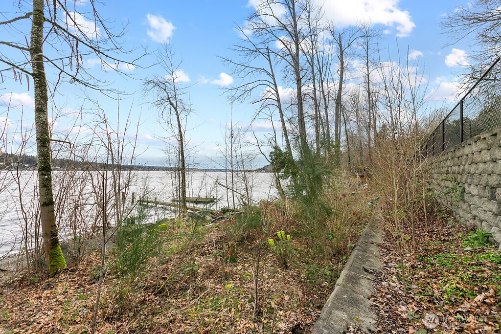 22 XX E Lake Sammamish Parkway NE