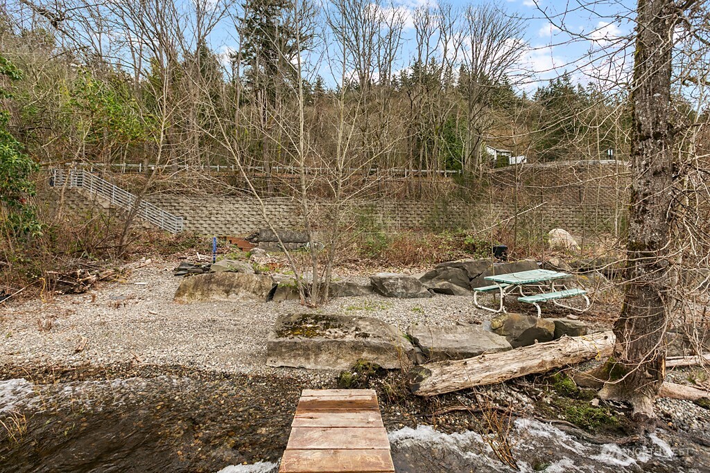 22 XX E Lake Sammamish Parkway NE