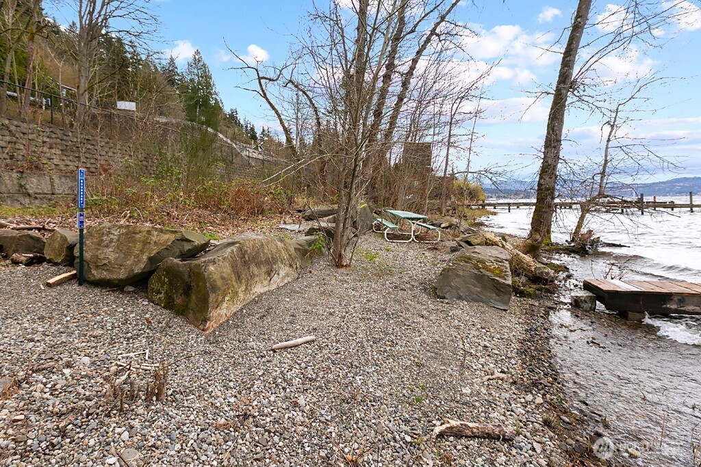 22 XX E Lake Sammamish Parkway NE