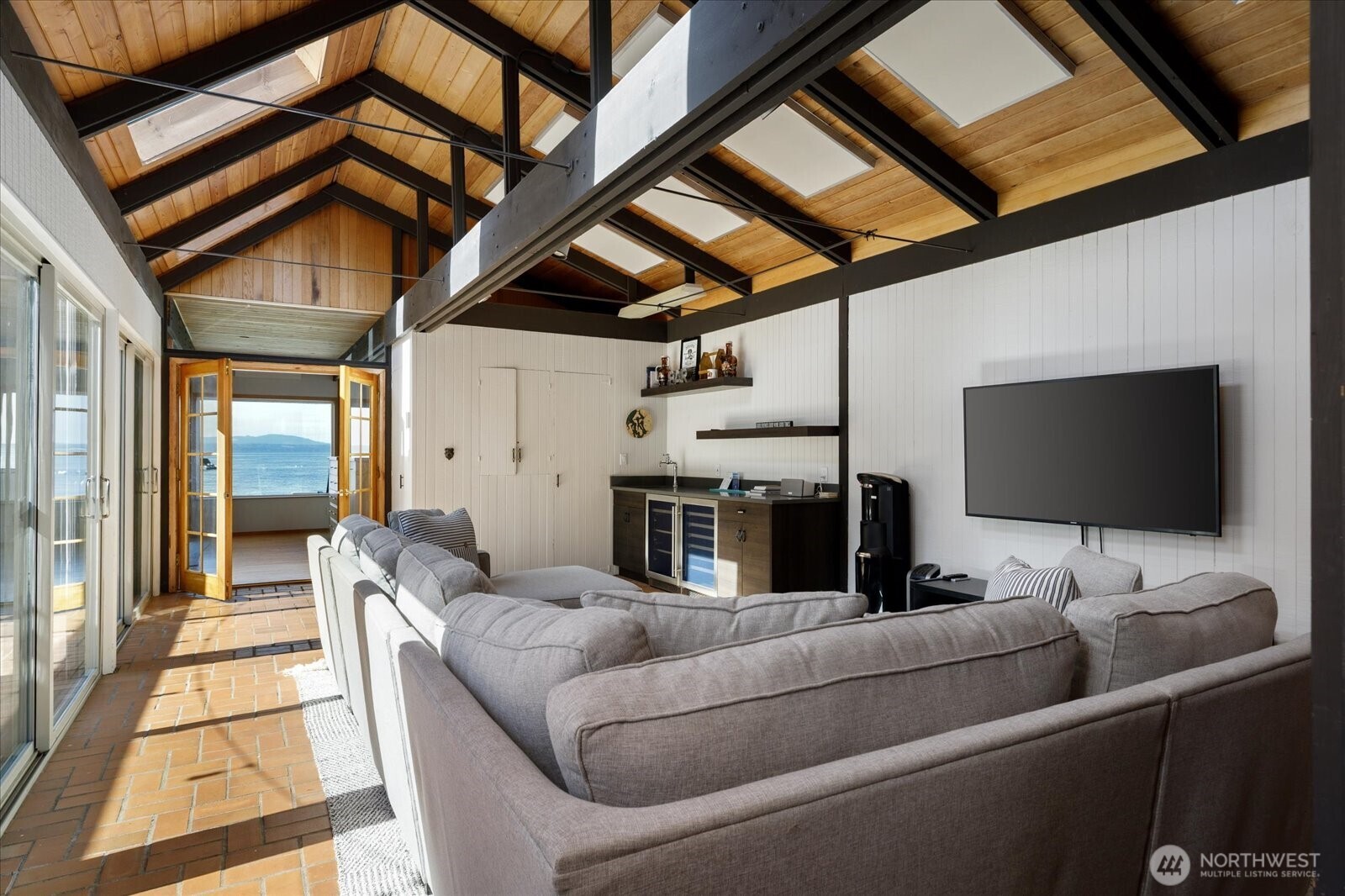 6278 Barr Beach Road