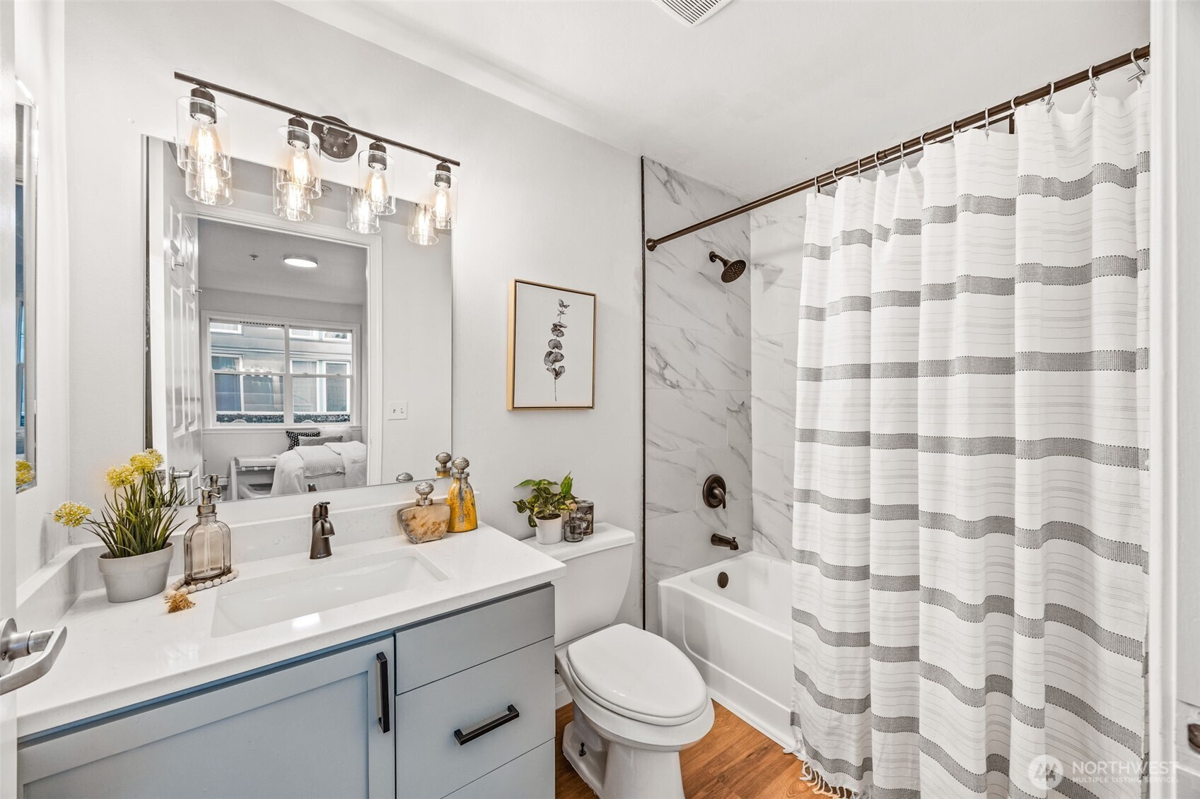 4722 12th Avenue NE Unit: 203