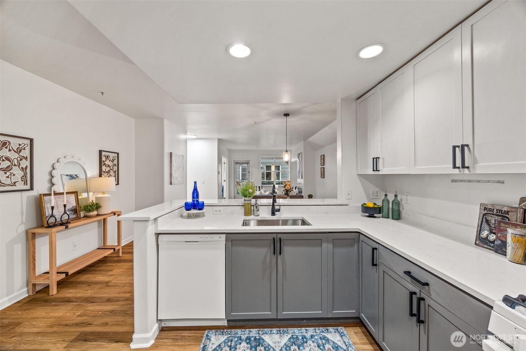 4722 12th Avenue NE Unit: 203