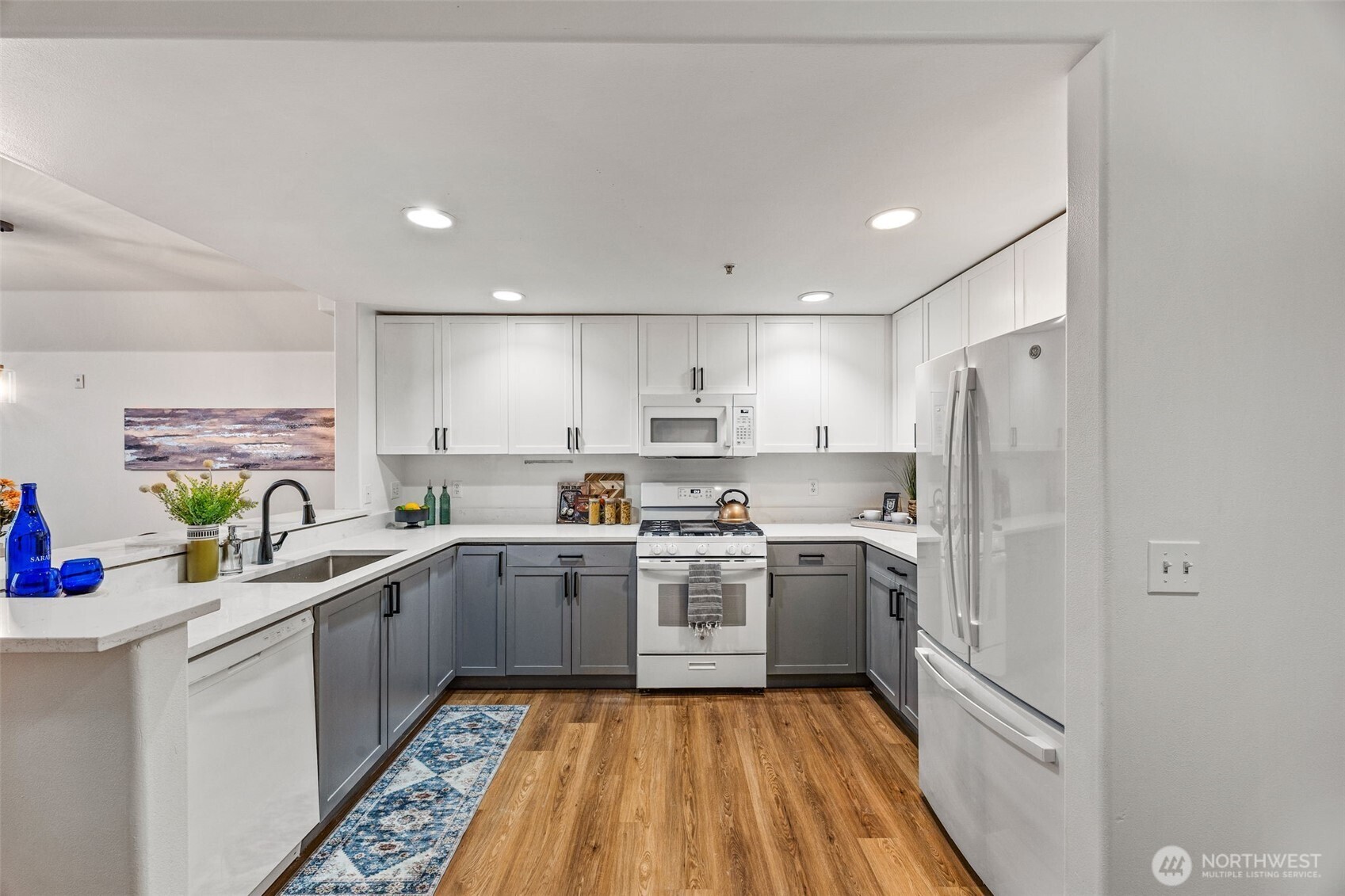 4722 12th Avenue NE Unit: 203