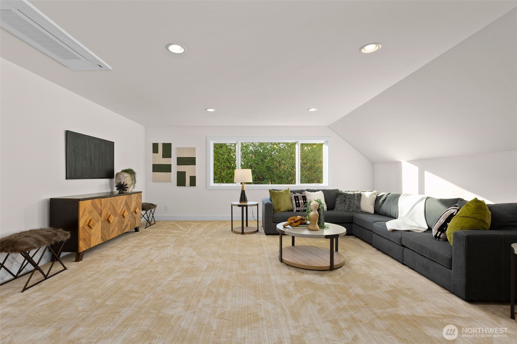 105 Windsor Drive SE