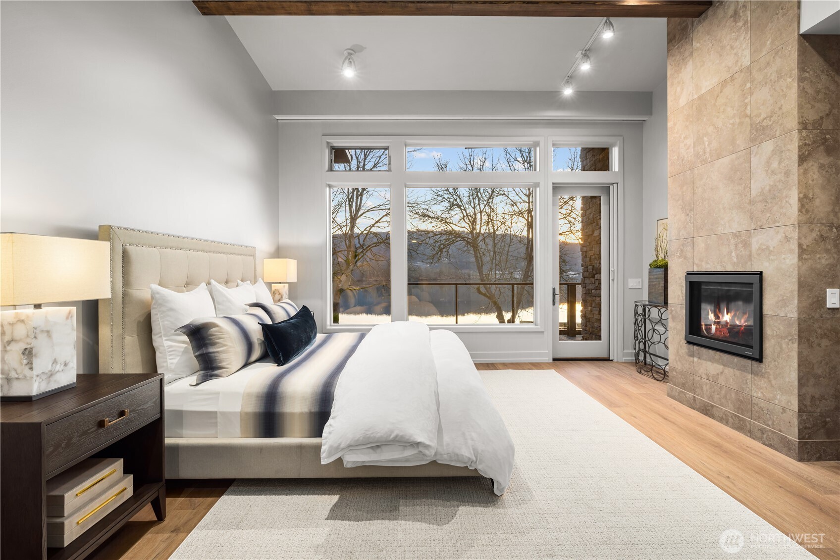 4323 E Lake Sammamish Parkway SE Unit: 4323