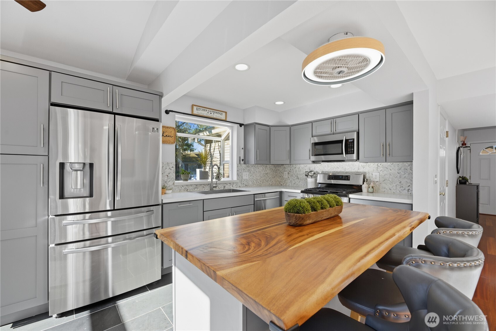 860 2nd Avenue NW Unit: 860
