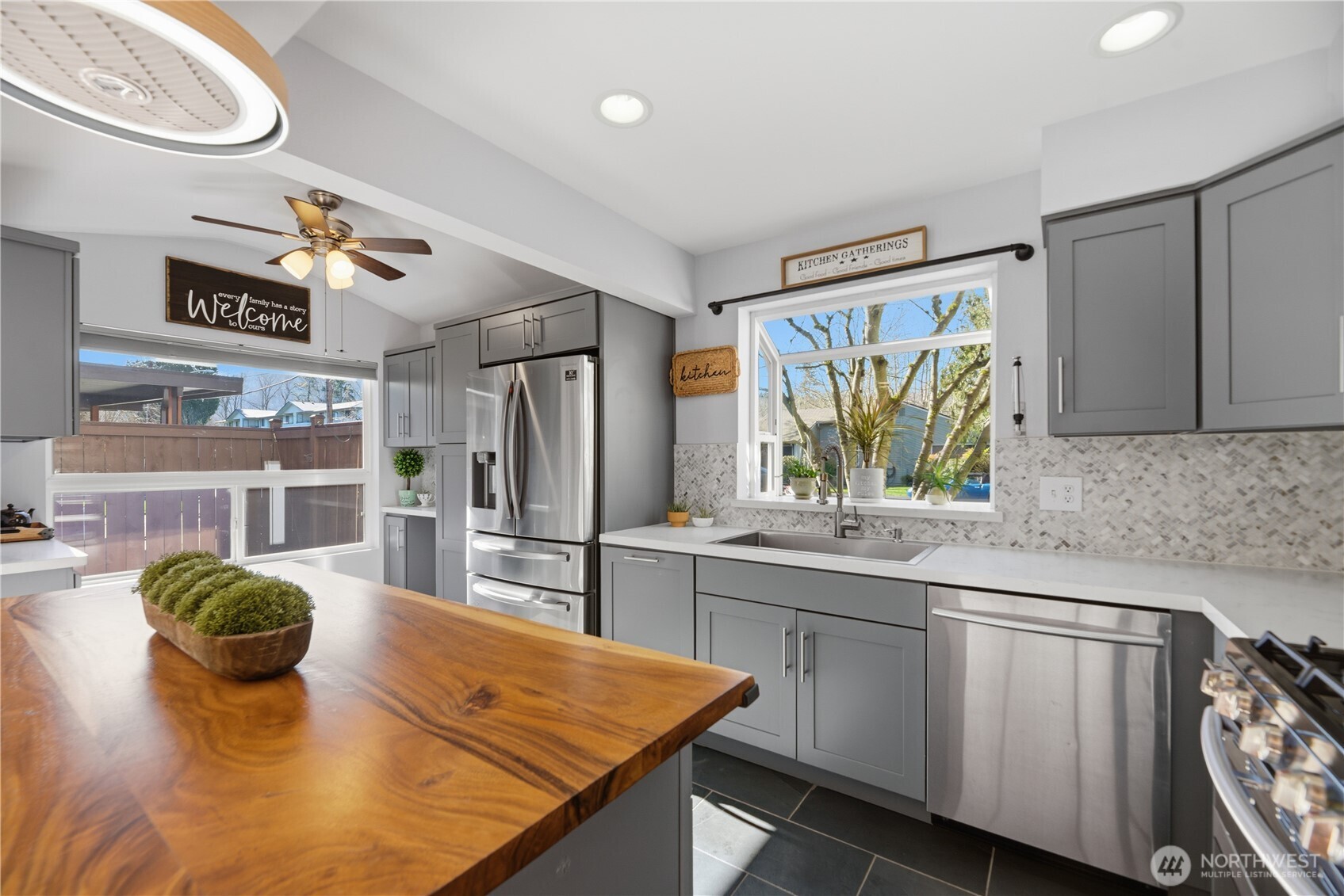 860 2nd Avenue NW Unit: 860