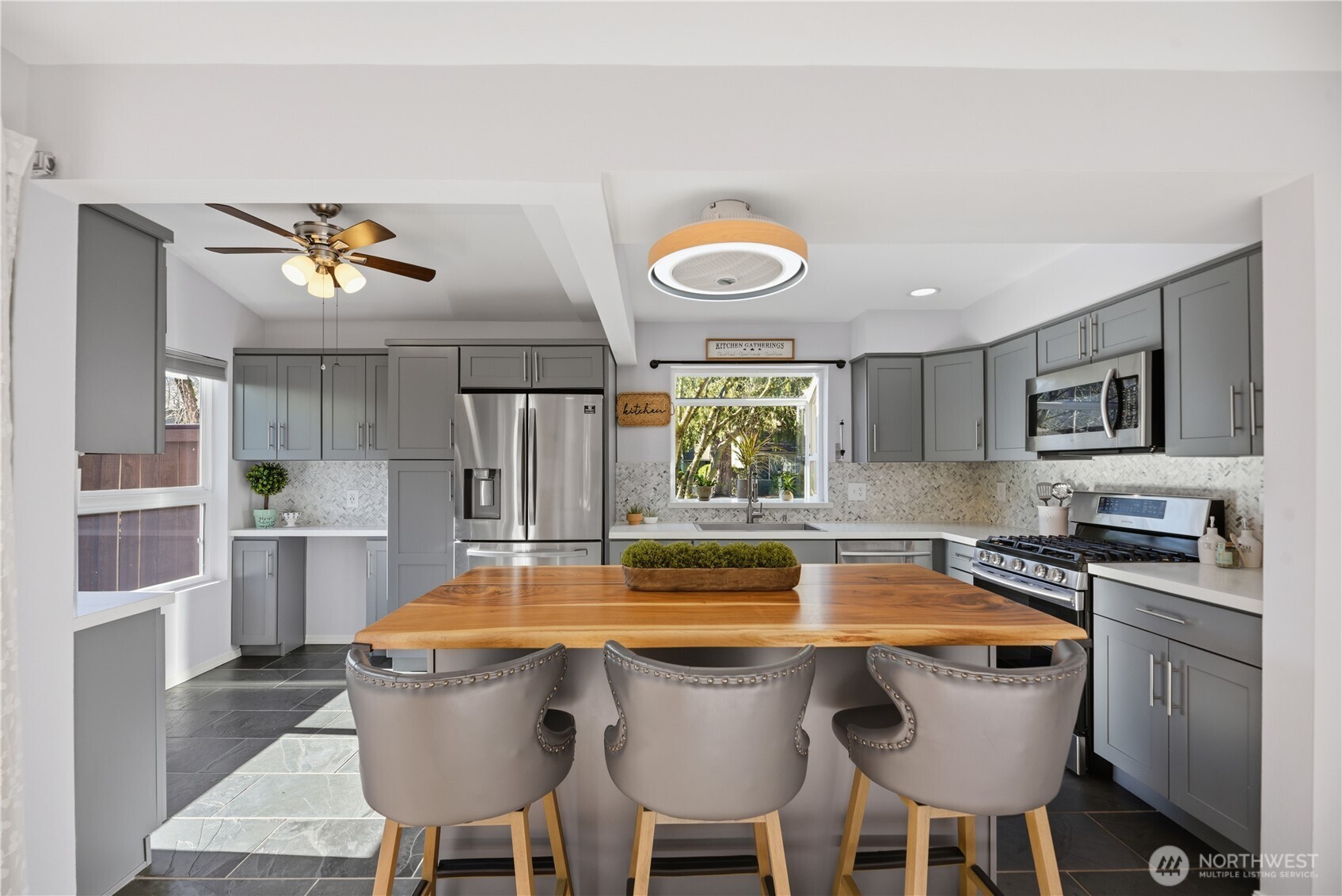 860 2nd Avenue NW Unit: 860