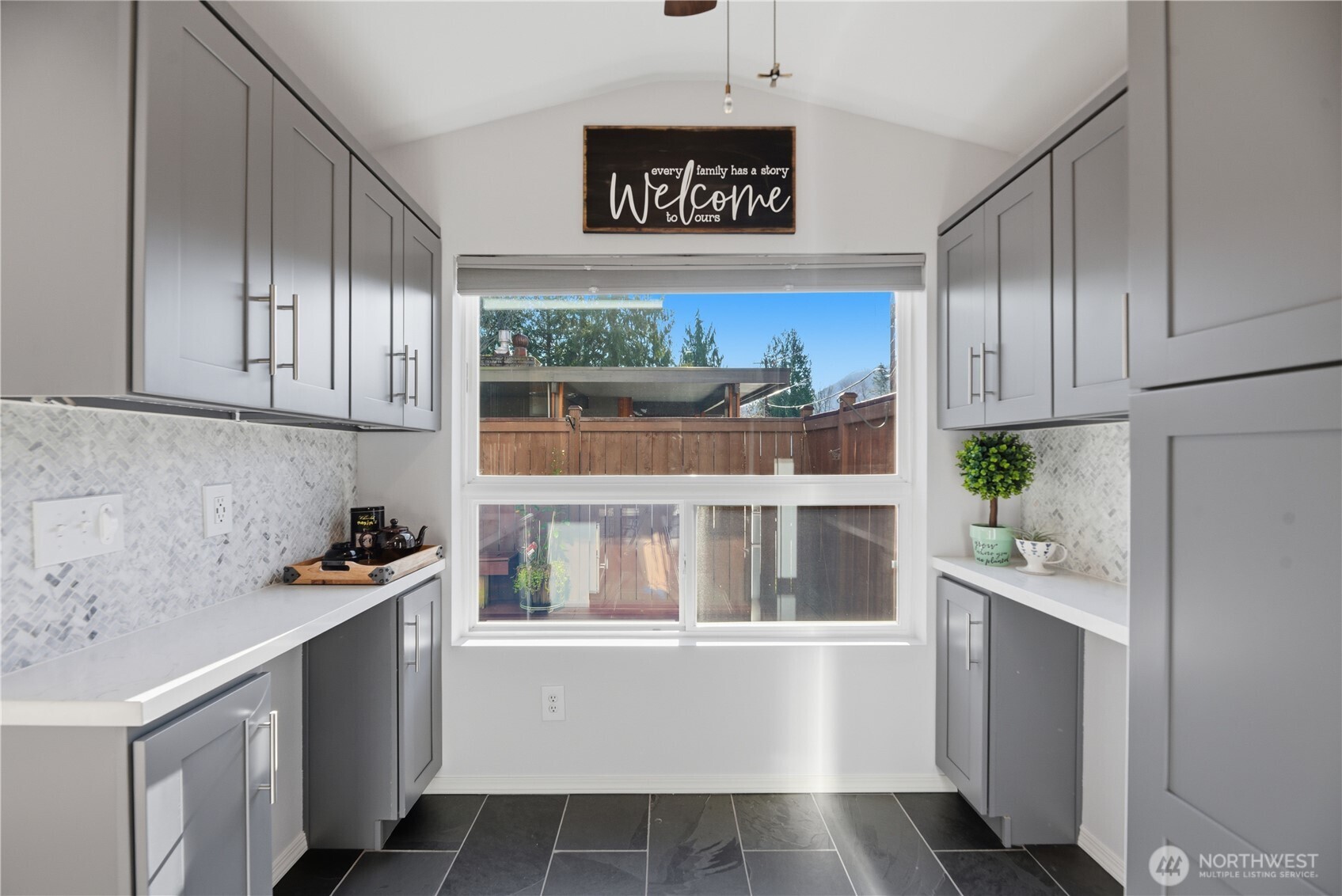 860 2nd Avenue NW Unit: 860