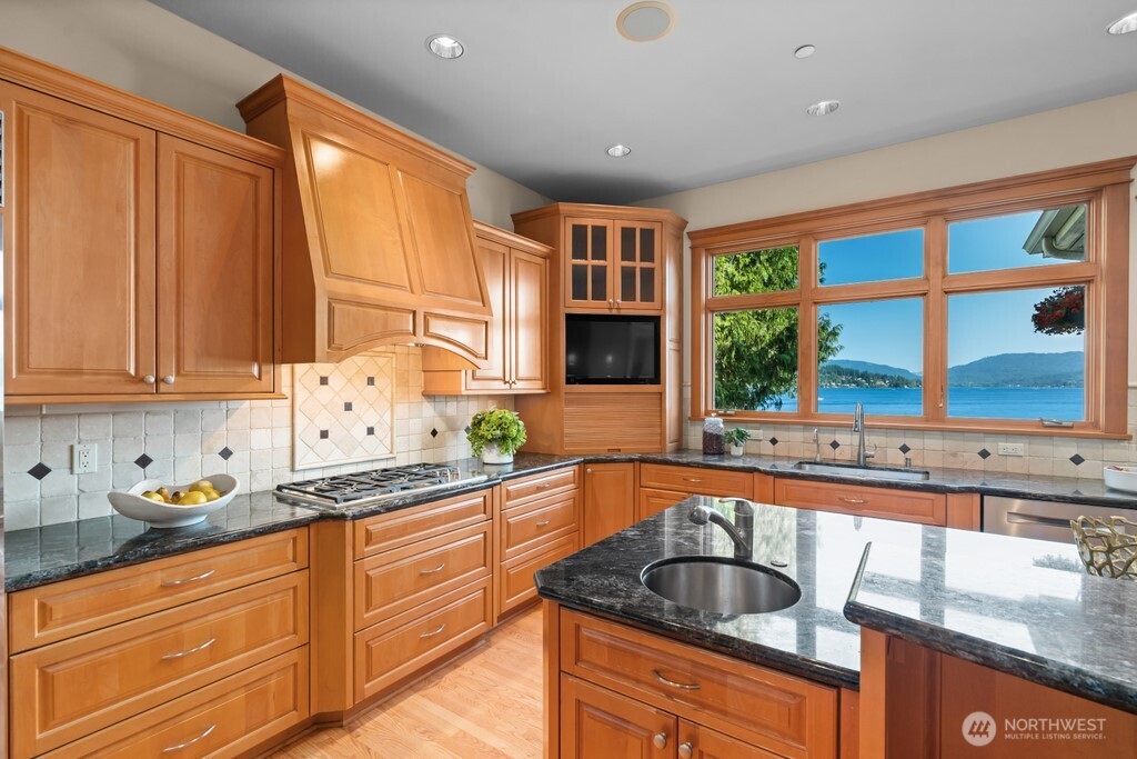 454 W Lake Sammamish Parkway NE