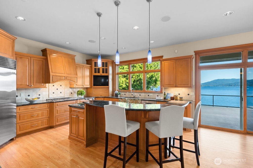 454 W Lake Sammamish Parkway NE