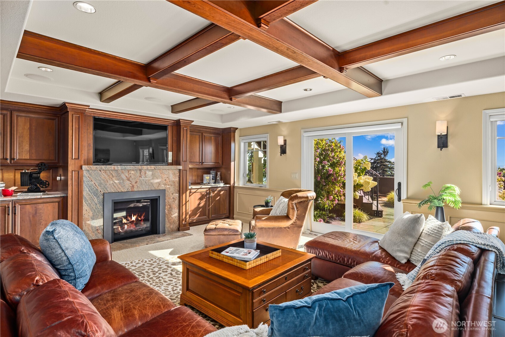 2555 Magnolia Boulevard W