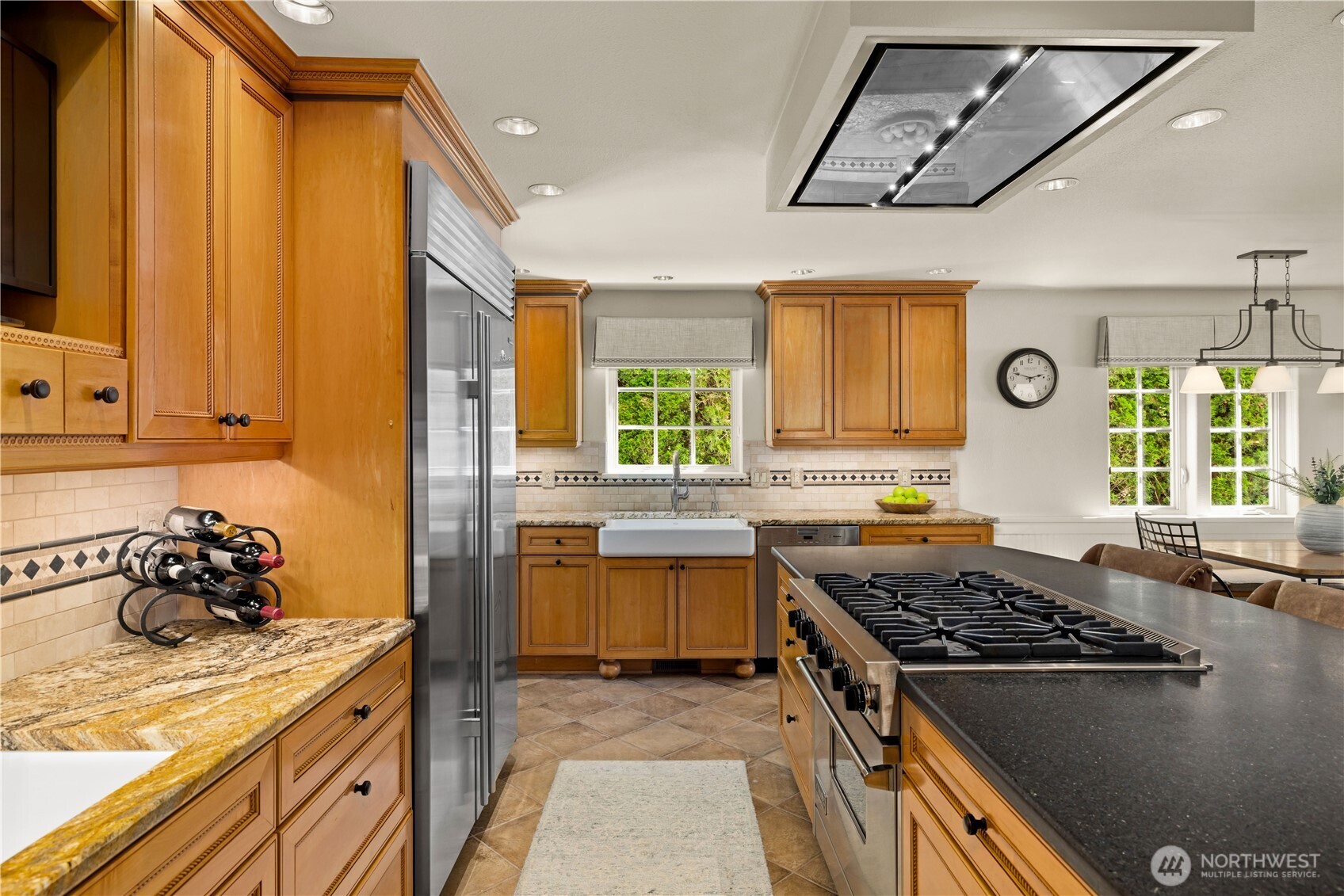 2555 Magnolia Boulevard W