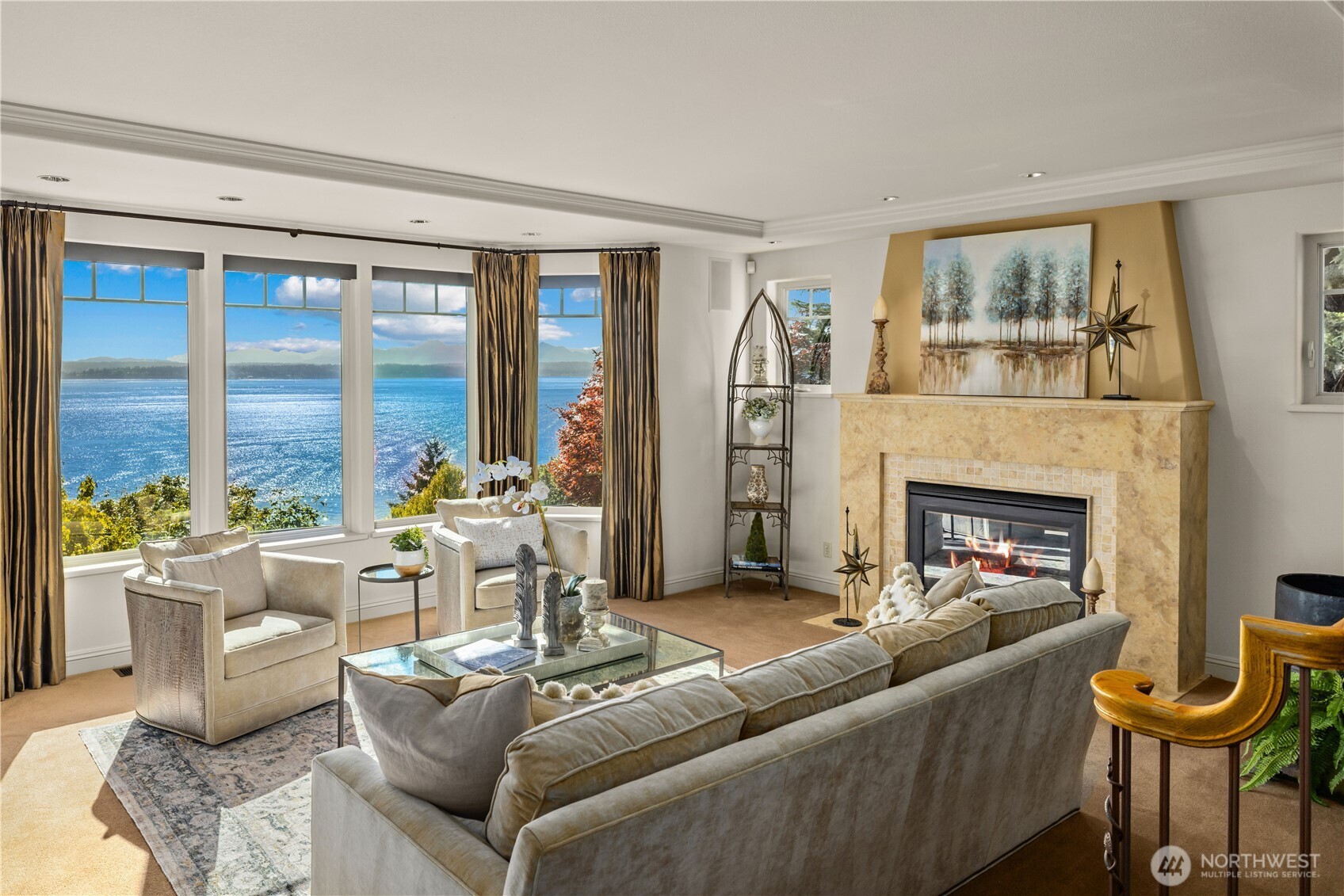 2555 Magnolia Boulevard W