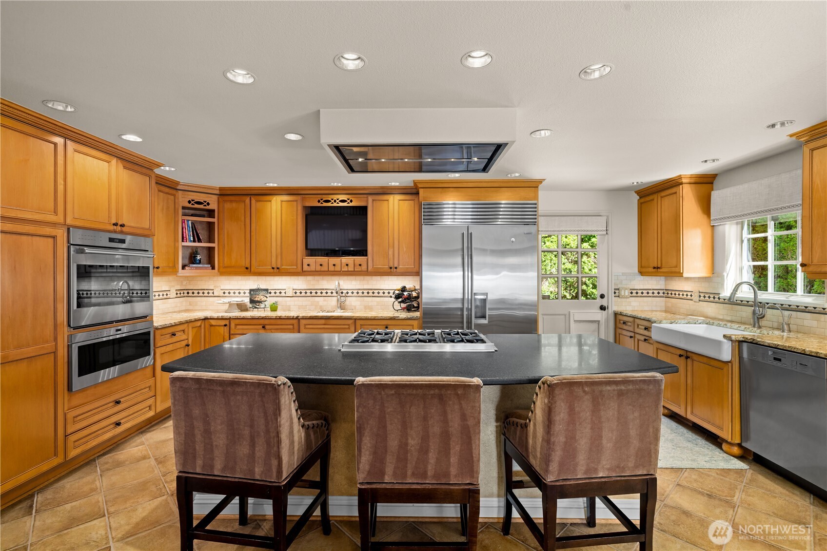 2555 Magnolia Boulevard W