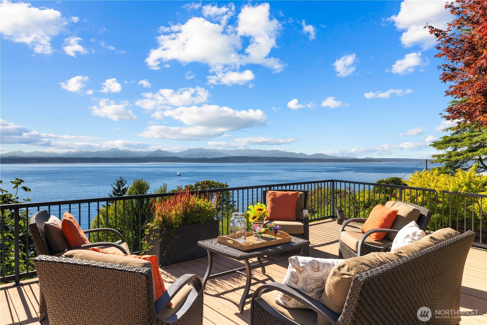 2555 Magnolia Boulevard W