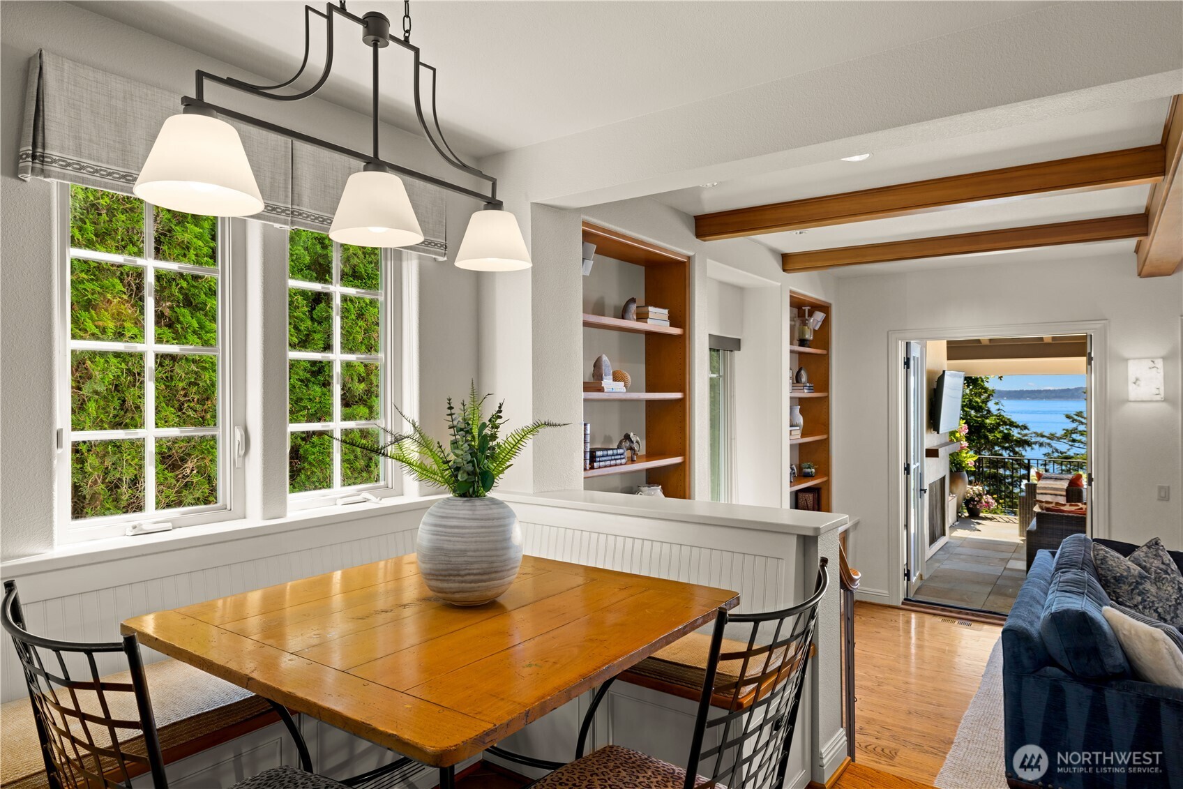 2555 Magnolia Boulevard W