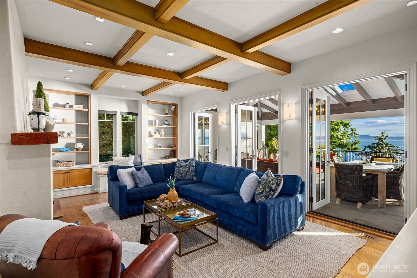 2555 Magnolia Boulevard W