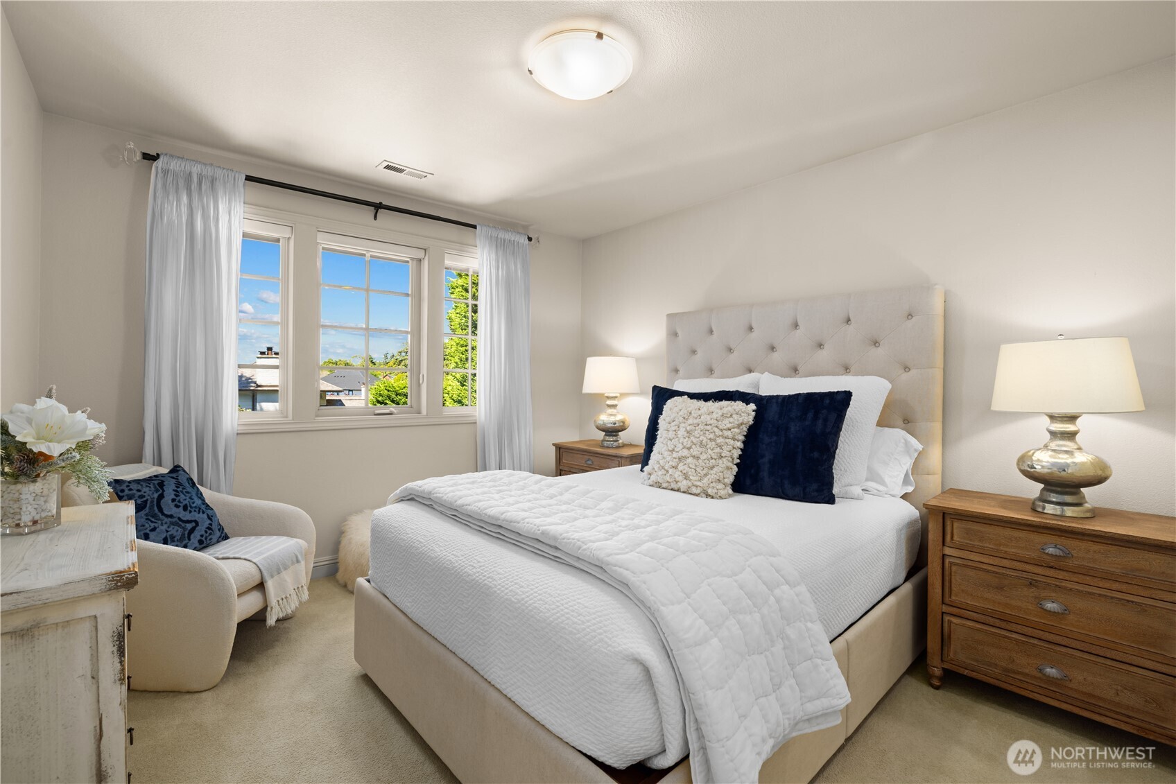 2555 Magnolia Boulevard W