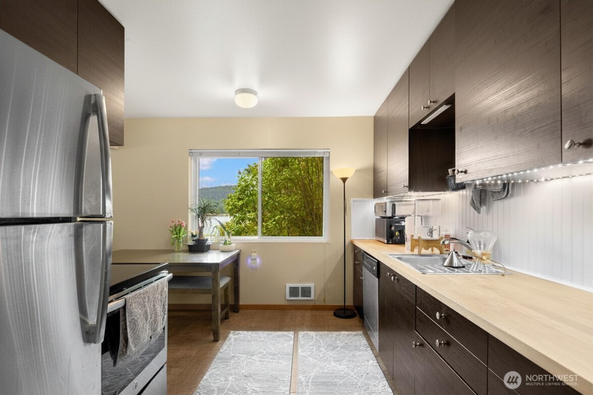 3027 E Lake Sammamish Parkway SE