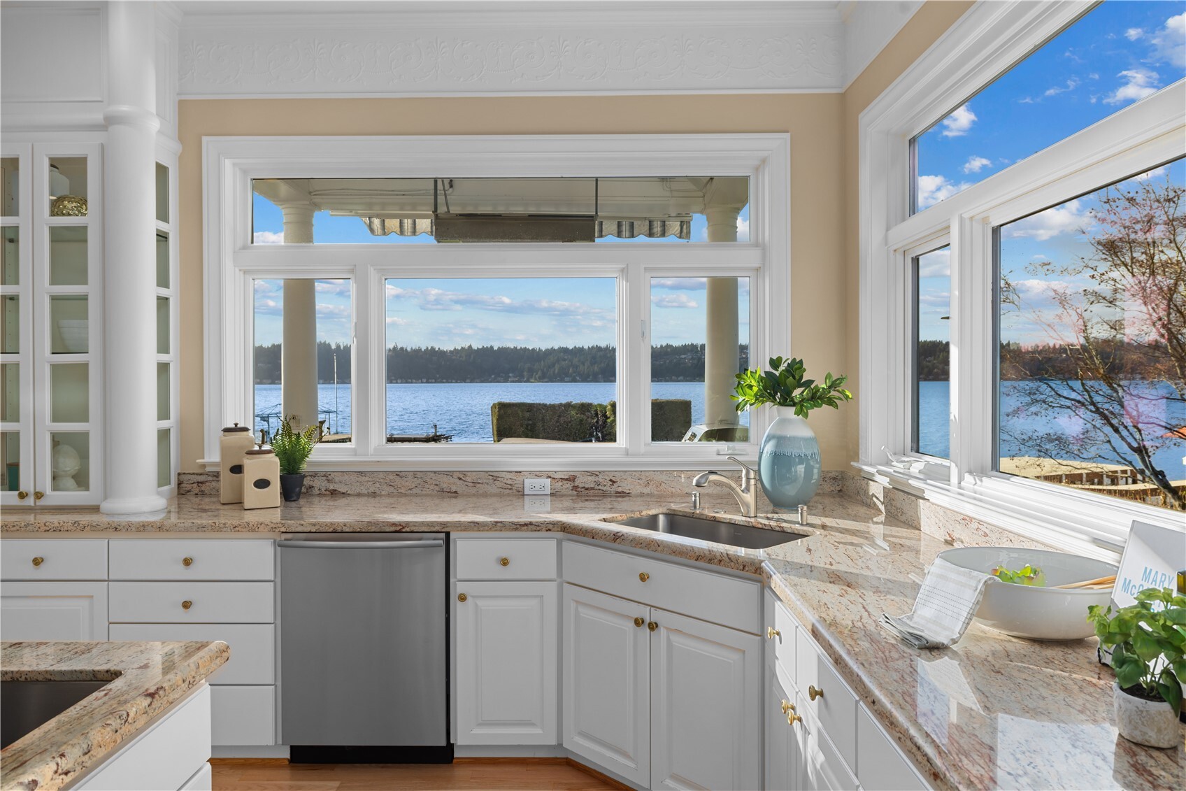 649 E Lake Sammamish Parkway SE