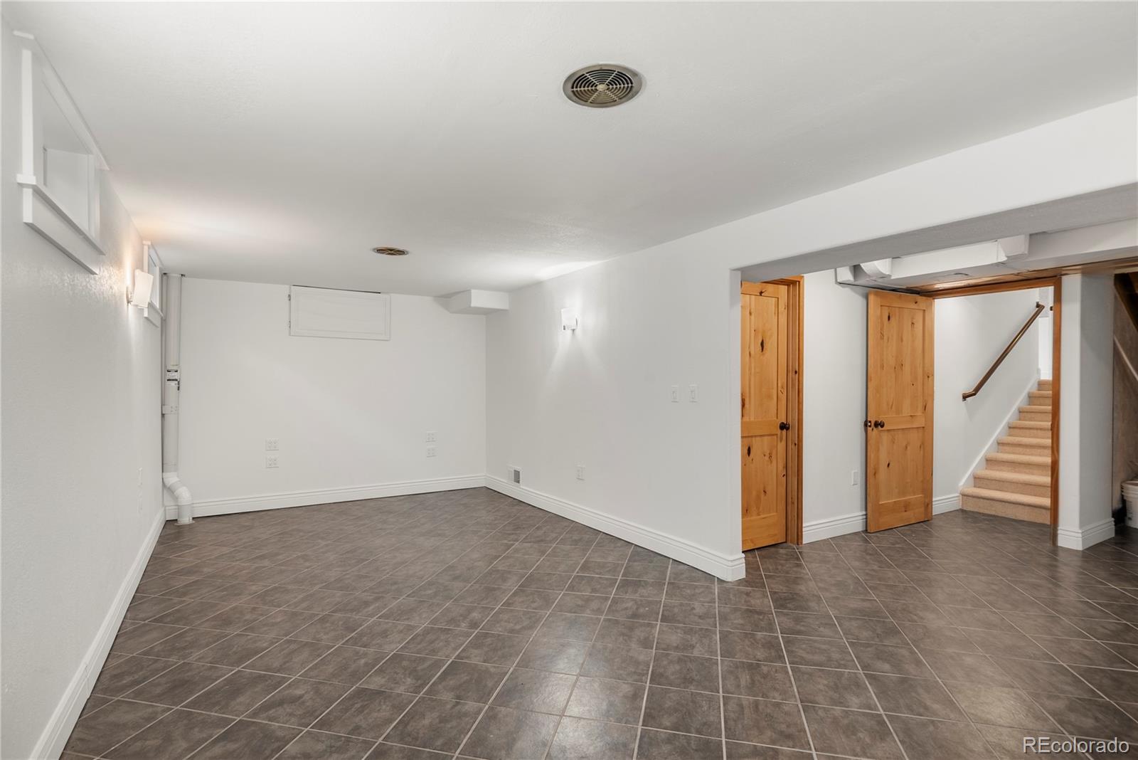 3445 S Clermont Street