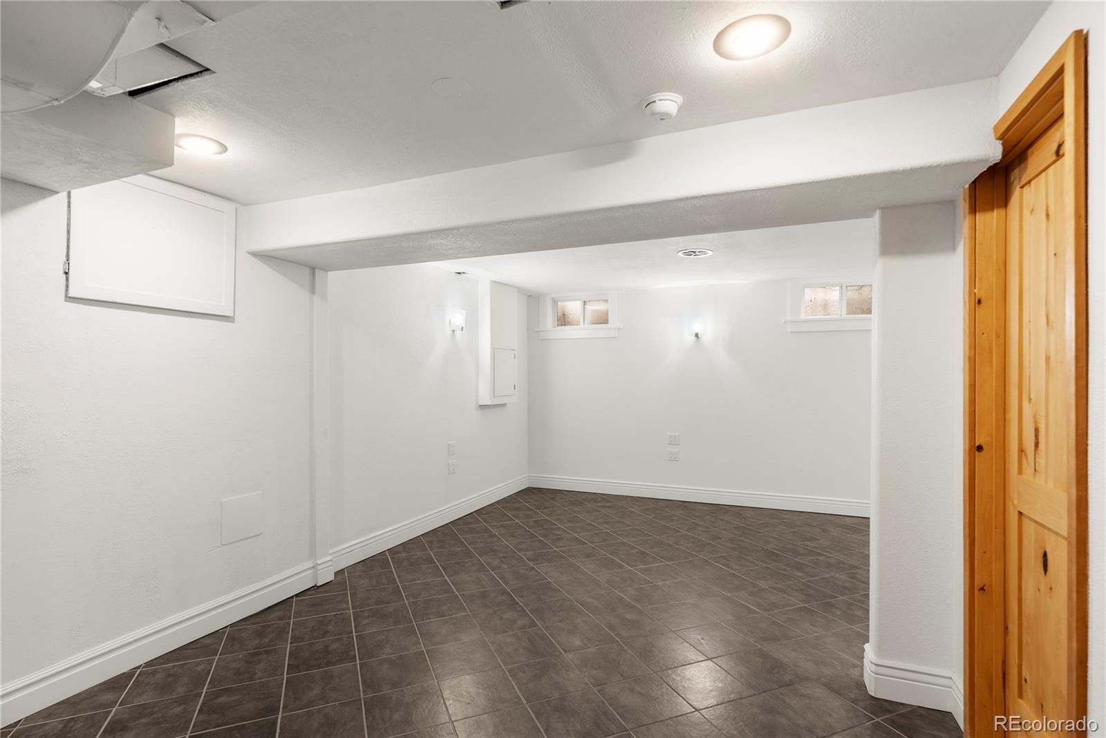 3445 S Clermont Street