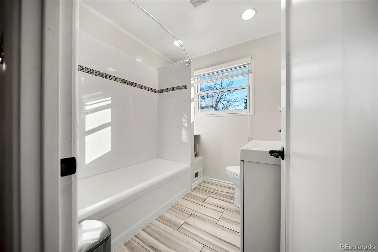 4949 E 6th Avenue Parkway