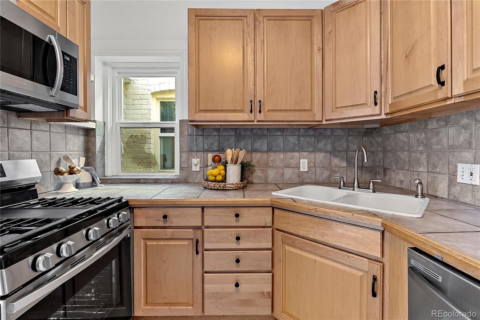 1305 E 13th Avenue Unit: 4