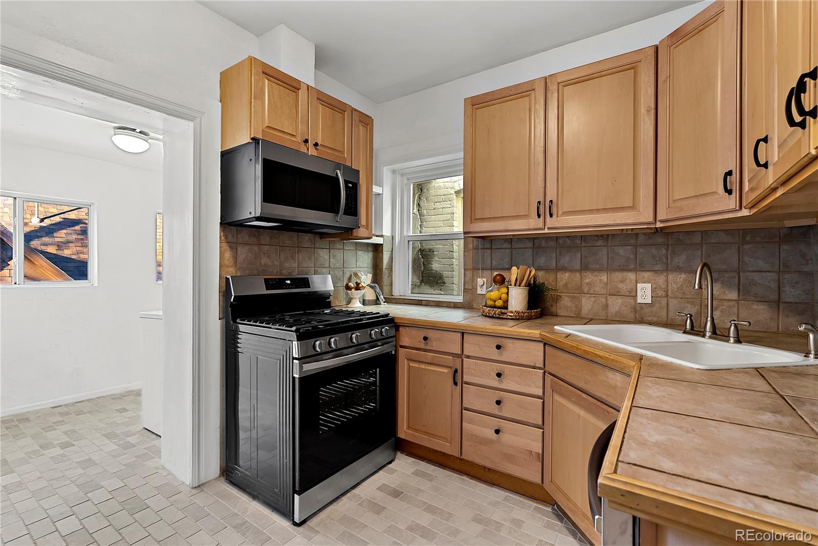 1305 E 13th Avenue Unit: 4